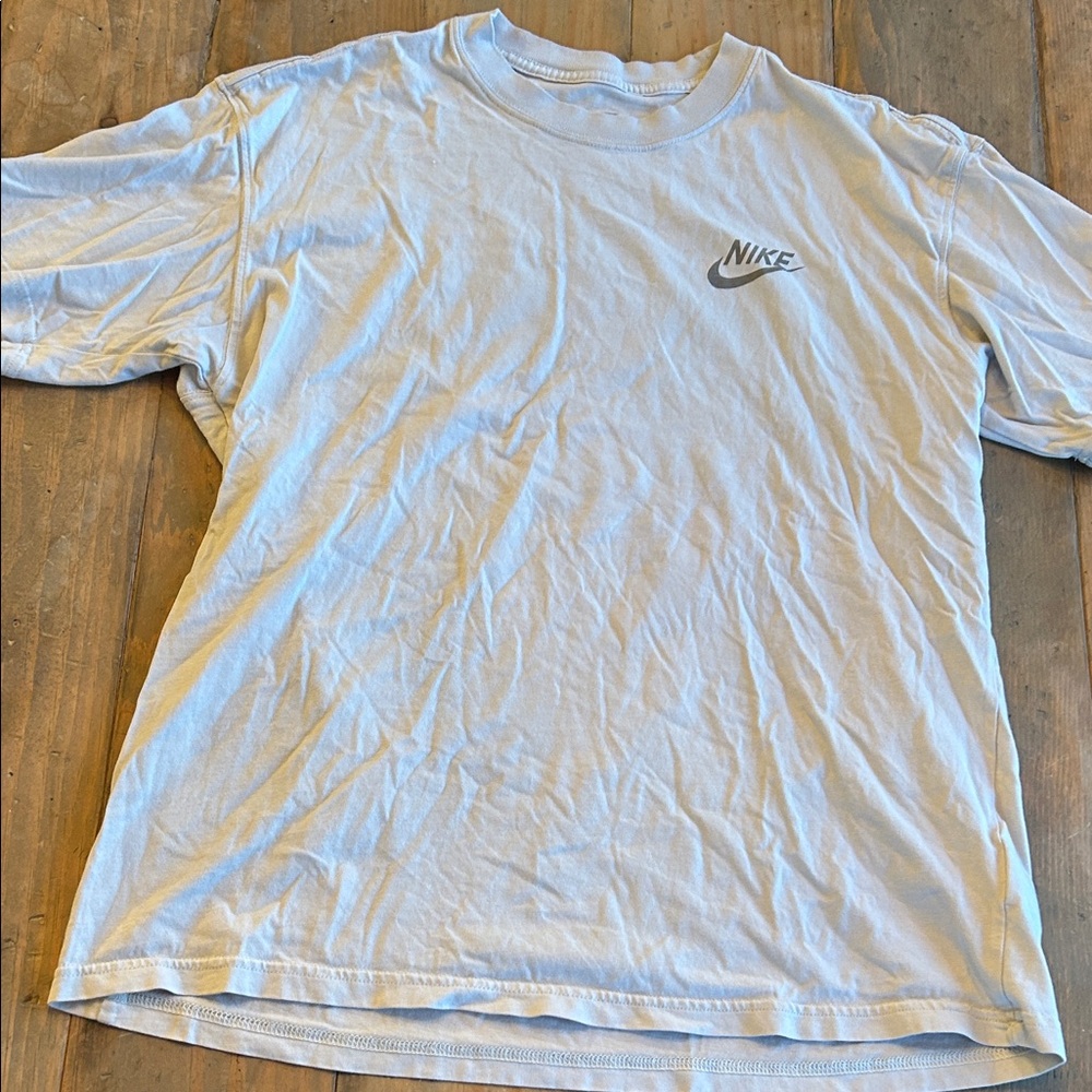 Nike Graphic Tee Size M